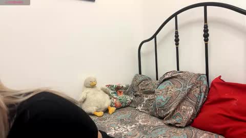 BlondeReka ITS MY 1st DAY HERE online show from 12.18.25