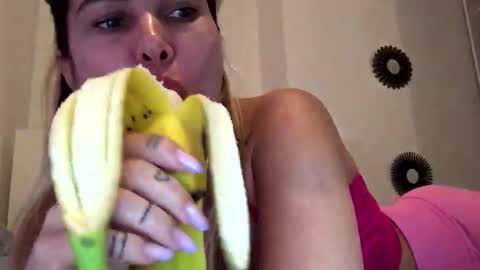 Snapshot of betty199175798 chatting on 10.09.25 betty199175798 online show from 10.09.25