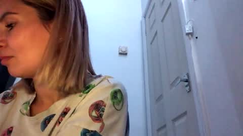 Snapshot of betty199175798 chatting on 10.18.25 betty199175798 online show from 10.18.25