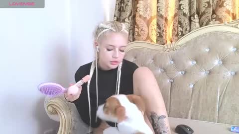 Betty and Oscar online show from 03.12.25