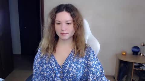 Snapshot of bettystar_ chatting on 09.25.25 Betty online show from 09.25.25