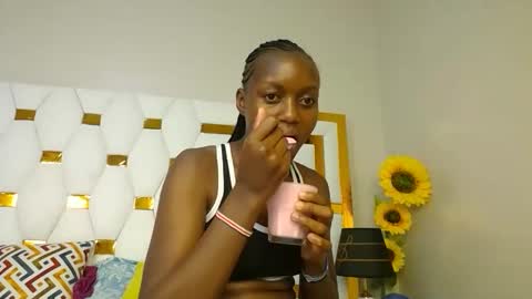 Snapshot of beverlyne5 chatting on 02.14.25 beverly online show from 02.14.25