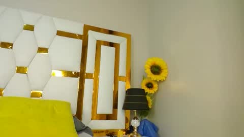 Snapshot of beverlyne5 chatting on 02.25.25 beverly online show from 02.25.25