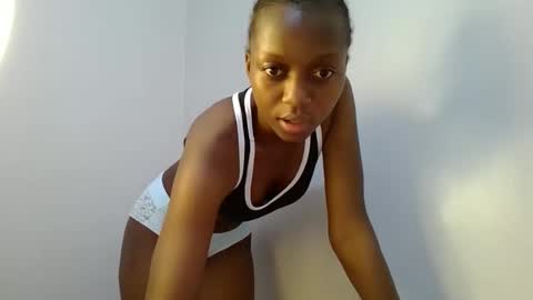 Snapshot of beverlyne5 chatting on 03.04.25 beverly online show from 03.04.25