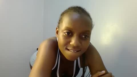 Snapshot of beverlyne5 chatting on 03.05.25 beverly online show from 03.05.25