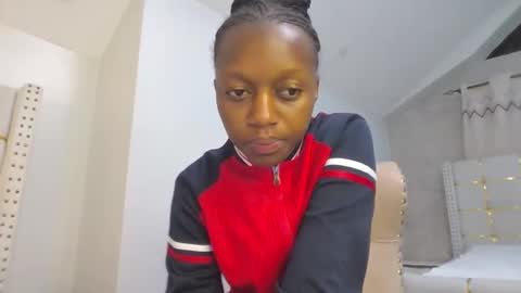 Snapshot of beverlyne5 chatting on 11.29.25 beverly online show from 11.29.25