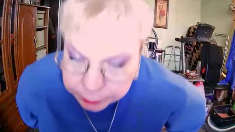 Snapshot of beverlyqcynia chatting on 10.13.25 BeverlyQCynia online show from 10.13.25