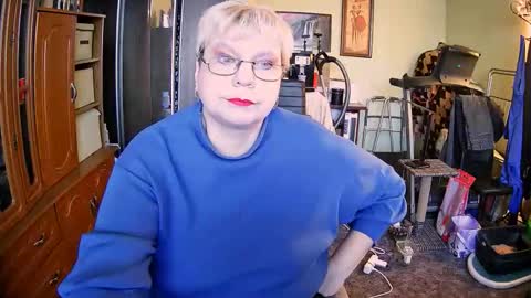 Snapshot of beverlyqcynia chatting on 11.02.25 BeverlyQCynia online show from 11.02.25