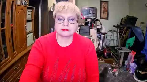 Snapshot of beverlyqcynia chatting on 11.06.25 BeverlyQCynia online show from 11.06.25