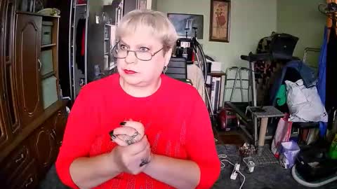 Snapshot of beverlyqcynia chatting on 11.09.25 BeverlyQCynia online show from 11.09.25