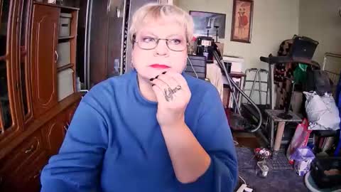 Snapshot of beverlyqcynia chatting on 11.14.25 BeverlyQCynia online show from 11.14.25