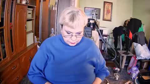 Snapshot of beverlyqcynia chatting on 11.15.25 BeverlyQCynia online show from 11.15.25