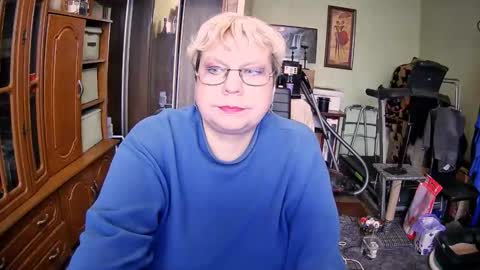 Snapshot of beverlyqcynia chatting on 11.17.25 BeverlyQCynia online show from 11.17.25