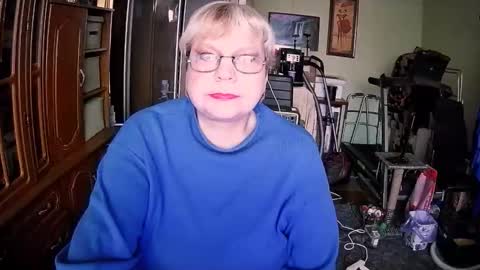 Snapshot of beverlyqcynia chatting on 11.21.25 BeverlyQCynia online show from 11.21.25