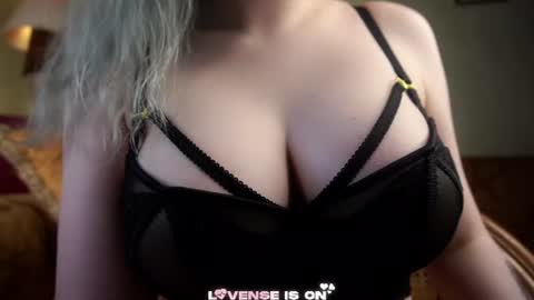Snapshot of bezuya chatting on 07.07.26 Eliz online show from 07.07.26