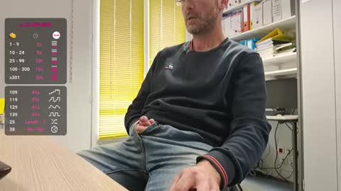 My name is David and if you like public exhibitions you wont be disappointed with me LoL - My favorite vibes is 44  online show from 11.24.25