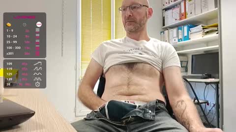 My name is David and if you like public exhibitions you wont be disappointed with me LoL - My favorite vibes is 44  online show from 01.16.26