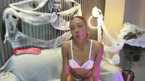 biancaa__18 online show from 10.28.25