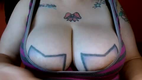 Snapshot of bianka_star_ chatting on 10.31.25 bianca online show from 10.31.25