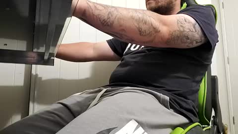 Snapshot of big_balls_big_load chatting on 02.02.25 big_balls_big_load online show from 02.02.25