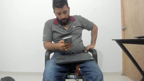 Snapshot of big_dad69 chatting on 11.19.25 Tommy online show from 11.19.25