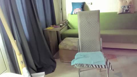 mom online show from 04.17.26