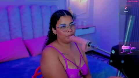 Snapshot of bigass__brunette chatting on 07.25.26 ZOE online show from 07.25.26