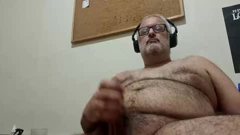 Snapshot of bigbearhector chatting on 04.12.26 BigBearXXX online show from 04.12.26