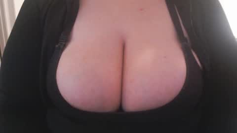 Snapshot of bigbittiesandfun chatting on 01.20.25 bigbittiesandfun online show from 01.20.25