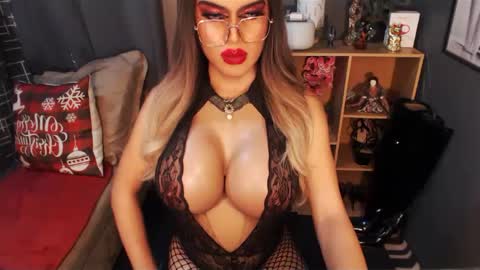 Snapshot of bigbomblhoraine chatting on 02.09.25 Loraine Cruz online show from 02.09.25