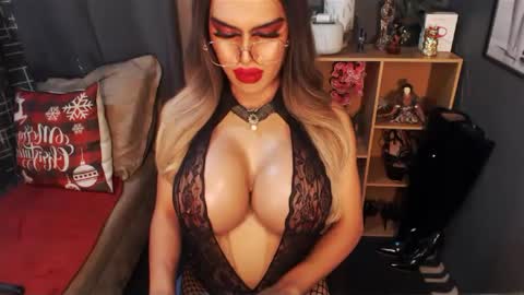 Snapshot of bigbomblhoraine chatting on 02.09.25 Loraine Cruz online show from 02.09.25