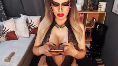 Snapshot of bigbomblhoraine chatting on 03.03.25 Loraine Cruz online show from 03.03.25