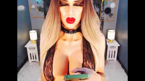 Snapshot of bigbomblhoraine chatting on 02.11.26 Loraine Cruz online show from 02.11.26