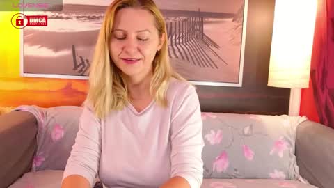 Snapshot of bigboobsarri chatting on 10.02.25 BigBoobsArri online show from 10.02.25