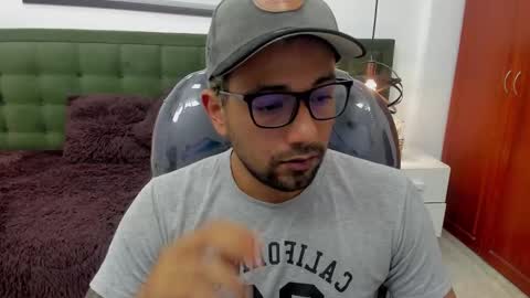 Snapshot of bigcock_hair chatting on 10.14.25 bigcock_hair online show from 10.14.25