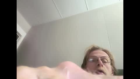 Snapshot of bigelectricrod chatting on 12.21.25 bigelectricrod online show from 12.21.25