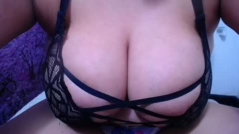 Snapshot of bigg_boobs_xxx chatting on 06.27.26 Sunny online show from 06.27.26