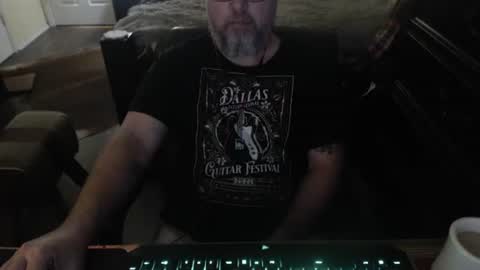 Snapshot of bighugmugg chatting on 05.08.26 bighugmugg online show from 05.08.26