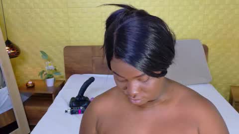 Snapshot of bigroundbooty_ chatting on 02.23.26 bigroundbooty_ online show from 02.23.26