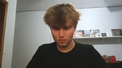 Snapshot of bigskinnyboyshh chatting on 05.26.26 bigskinnyboyshh online show from 05.26.26