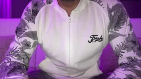 Snapshot of bigsong78 chatting on 11.25.25 BigHardCock horny Balearic Islands online show from 11.25.25