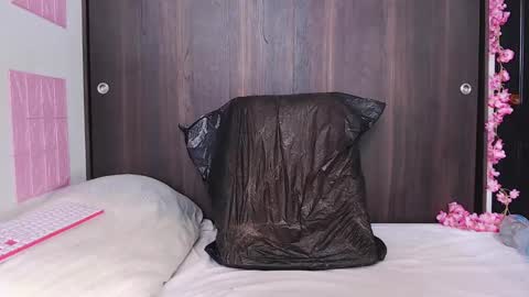 Snapshot of bigsquirt_6 chatting on 12.10.24 laura online show from 12.10.24