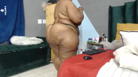 Snapshot of bigsuperbutt chatting on 03.29.26 bigsuperbutt online show from 03.29.26