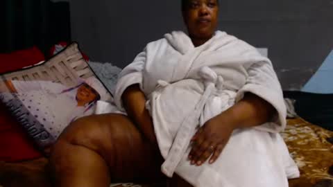 Snapshot of bigsuperbutt chatting on 06.18.26 bigsuperbutt online show from 06.18.26