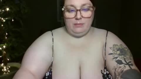 Snapshot of bigtittybbw chatting on 01.11.25 bigtittybbw online show from 01.11.25