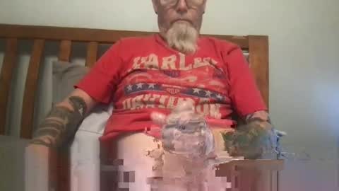 Snapshot of bigwhitedickdaddy69 chatting on 01.07.25 Bigwhitedickdaddy and BabyCakes online show from 01.07.25