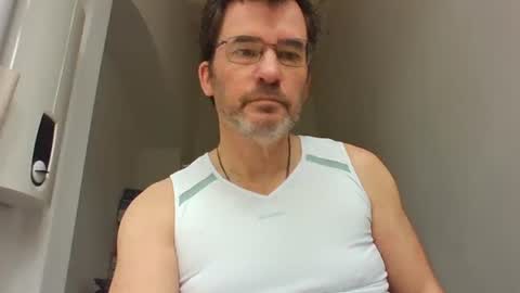 Snapshot of bikertom1988 chatting on 02.15.25 bikertom1988 online show from 02.15.25