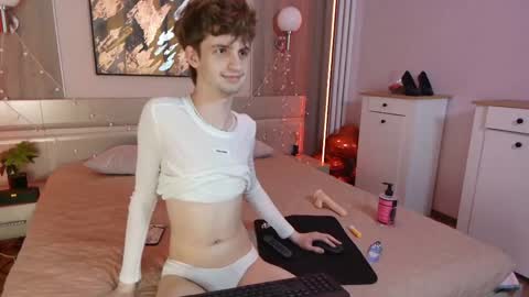 Snapshot of bimbo_boy_ chatting on 05.24.26 Bimbo boy online show from 05.24.26