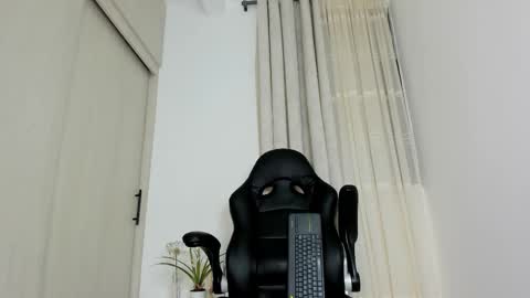 Biscuit oliva online show from 03.12.26