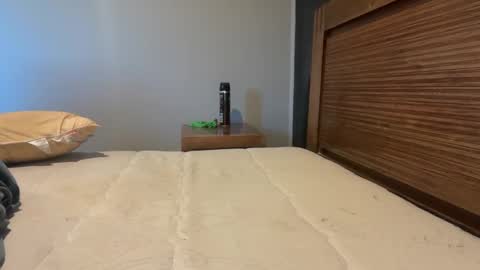 Snapshot of bisexualchubbyboy chatting on 01.11.25 james online show from 01.11.25